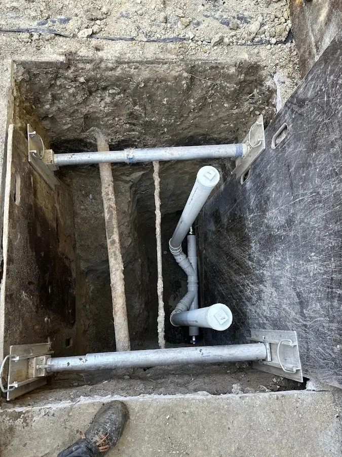 Experienced plumber completing Drain Cleaning work in Metamora